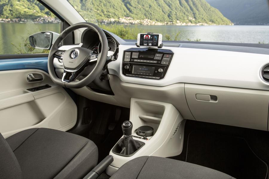 Интерьер Volkswagen up! 5-Door 2016 года  (фото 10 из 26)